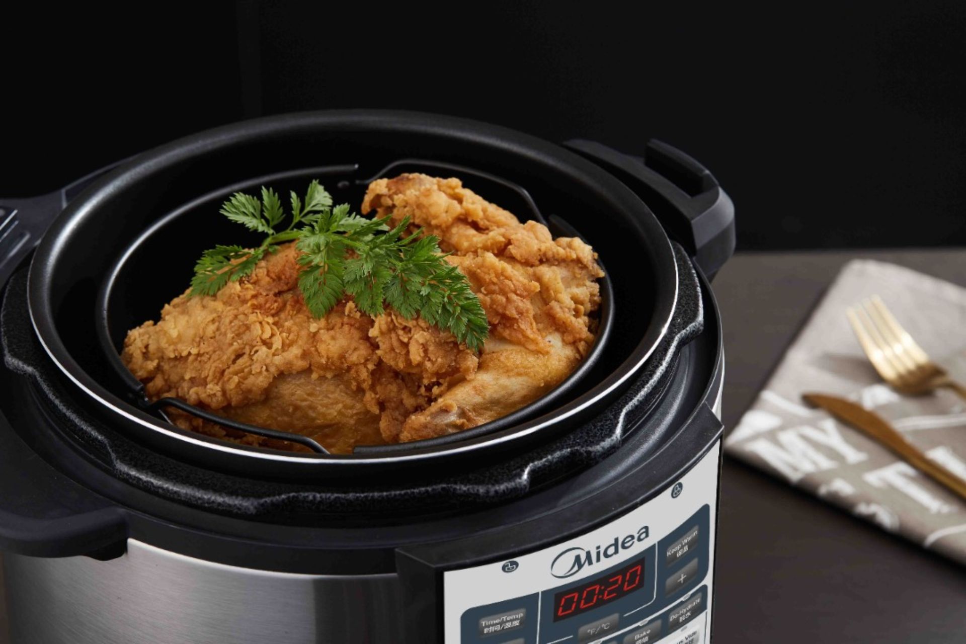 https://www.midea.com/content/dam/midea-aem/my/kitchen-appliances/cookers/pressure-cooker/dual-lid-multiple-cooker-with-air-fryer-with-pressure-cooker-mf-cn65a/gallery7.jpg